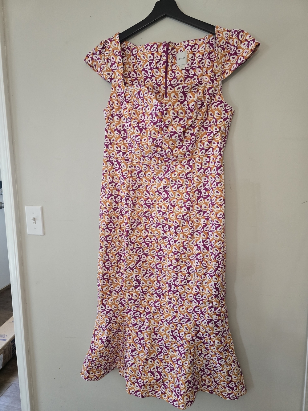 Maeve Floral Midi Dress With Sweetheart Button Neckline - Picture 2 of 4